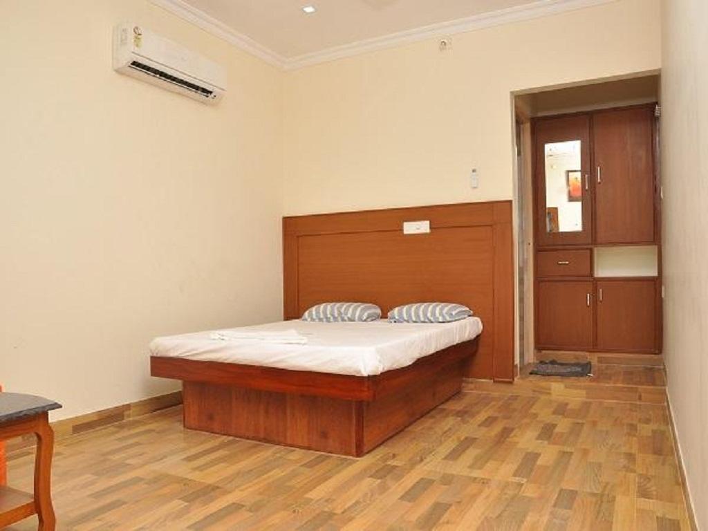Metro Altis Lodge Erode Exterior foto