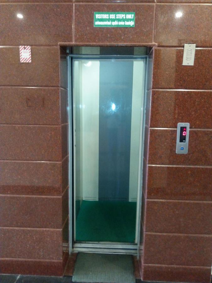 Metro Altis Lodge Erode Exterior foto