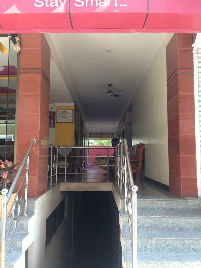 Metro Altis Lodge Erode Exterior foto